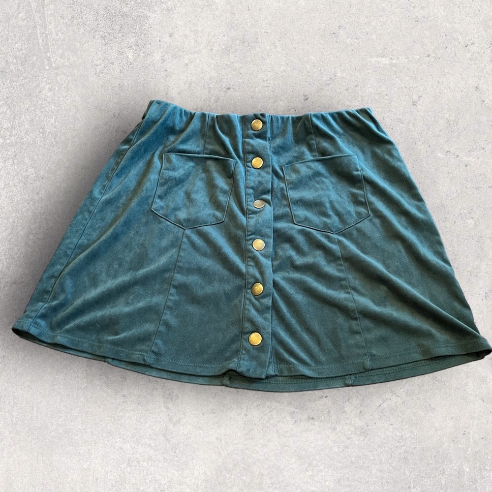 ⭐️EUC - Forever 21 Green faux suede mini Skirt Juniora medium